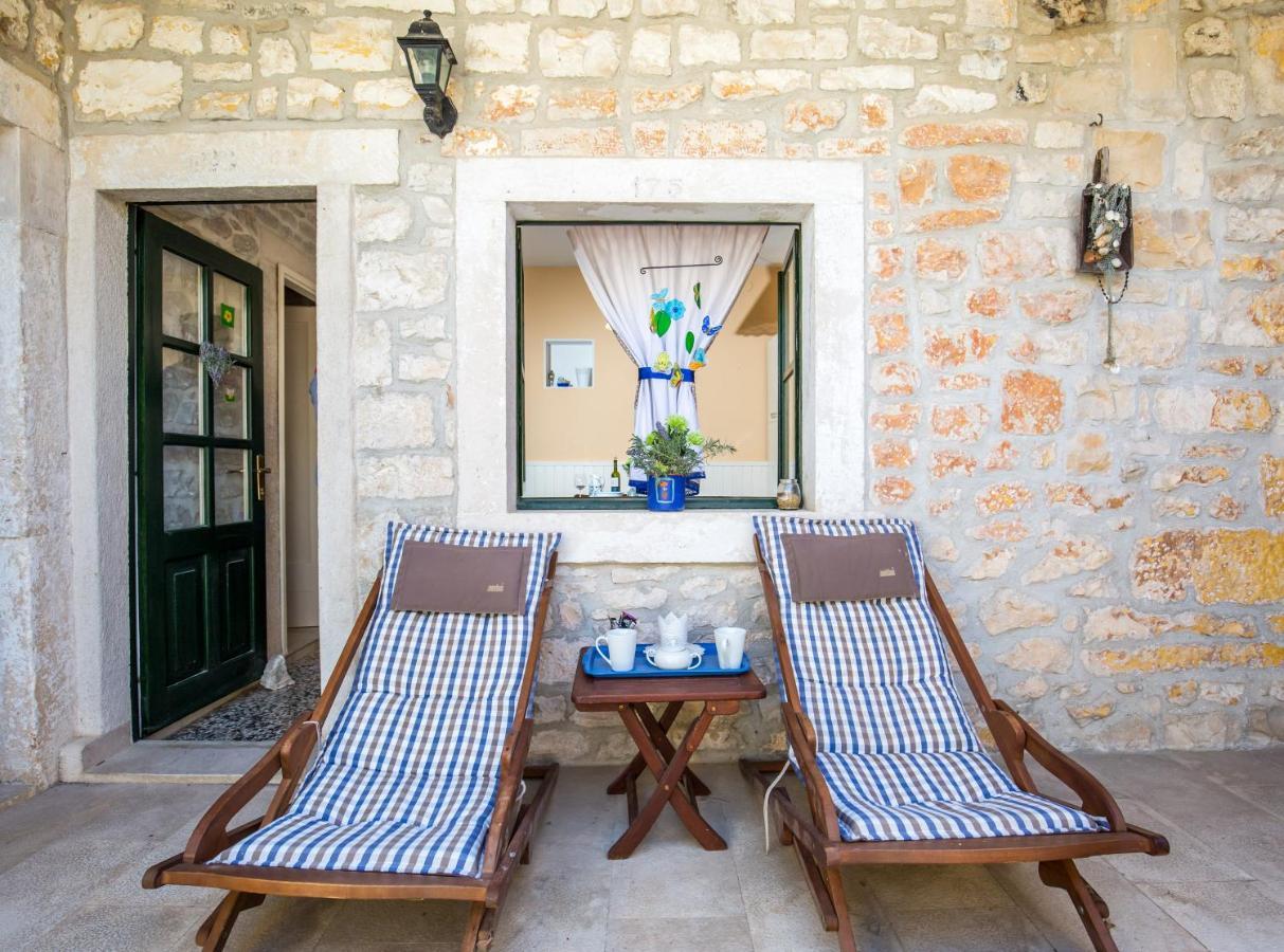 הוילה פוצ'ישצ'ה Visilo Stone House מראה חיצוני תמונה