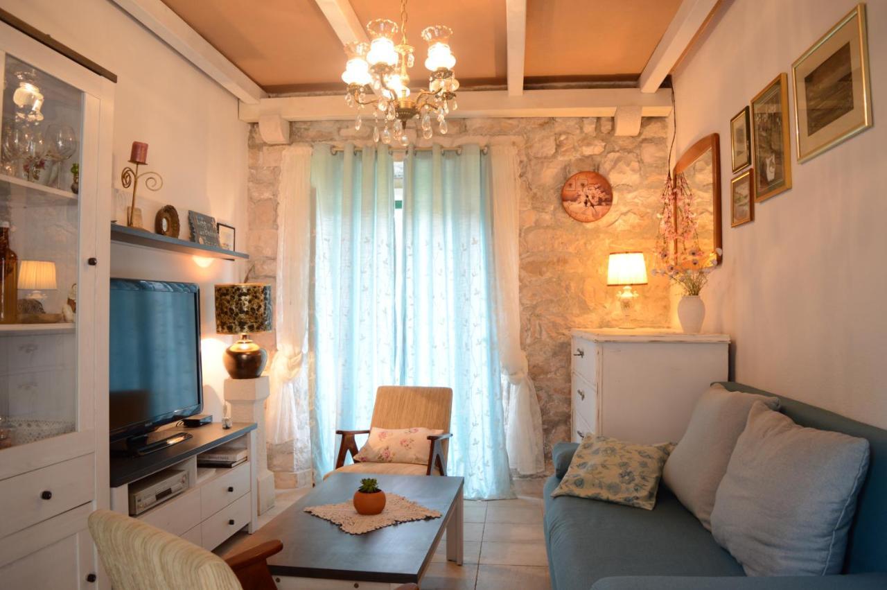 הוילה פוצ'ישצ'ה Visilo Stone House מראה חיצוני תמונה
