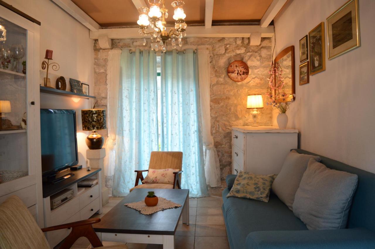 הוילה פוצ'ישצ'ה Visilo Stone House מראה חיצוני תמונה