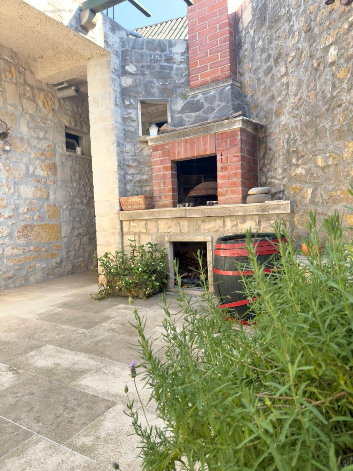הוילה פוצ'ישצ'ה Visilo Stone House מראה חיצוני תמונה