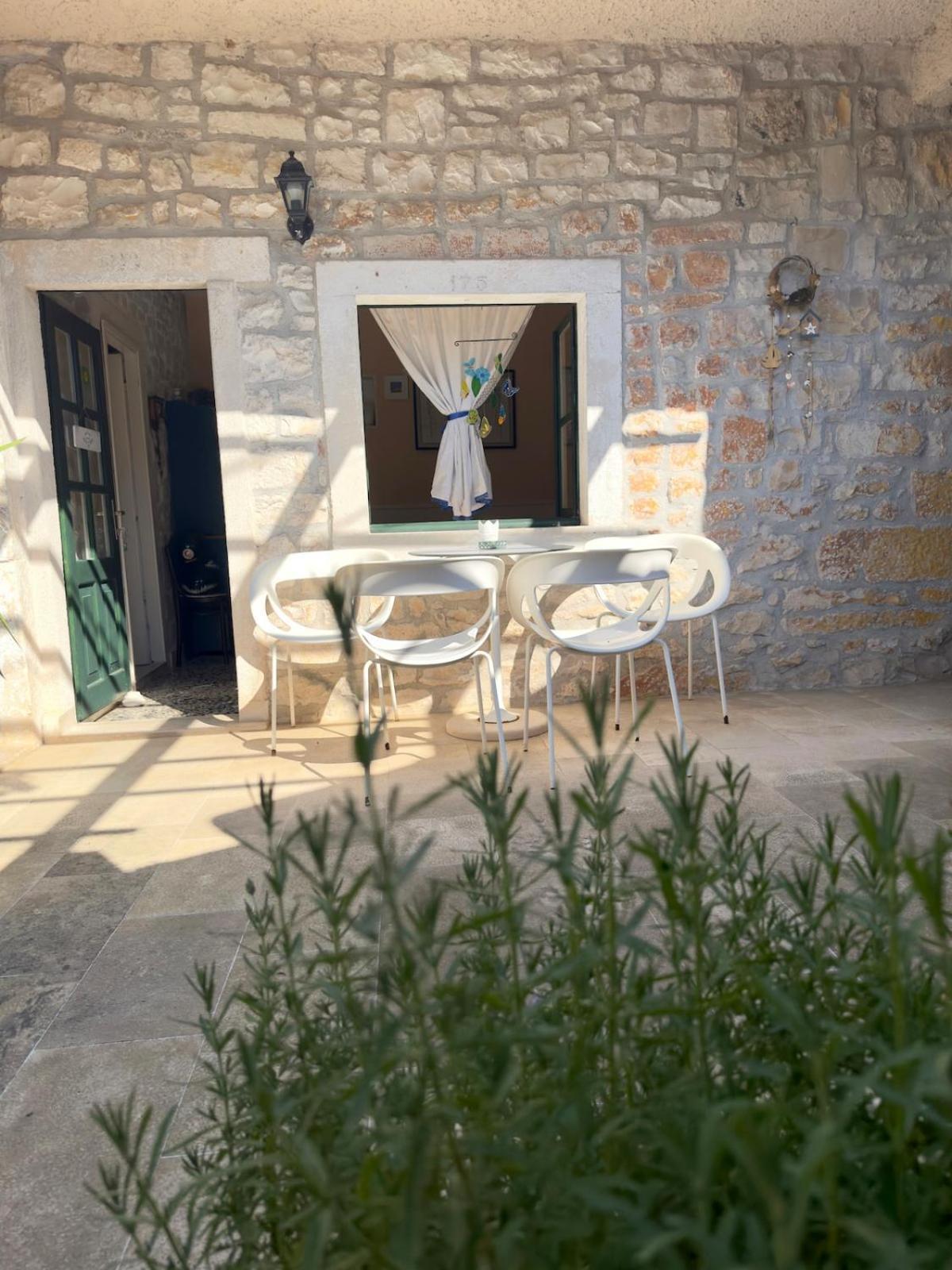 הוילה פוצ'ישצ'ה Visilo Stone House מראה חיצוני תמונה