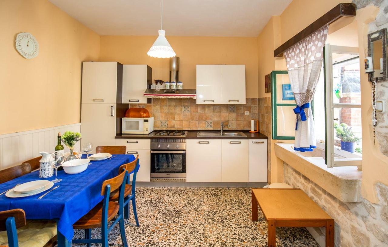 הוילה פוצ'ישצ'ה Visilo Stone House מראה חיצוני תמונה